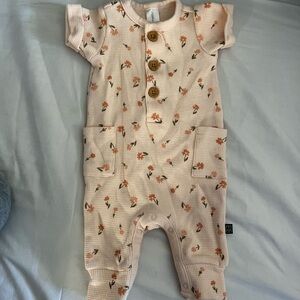 Charming Floral Kids Bodysuit with Wooden Buttons